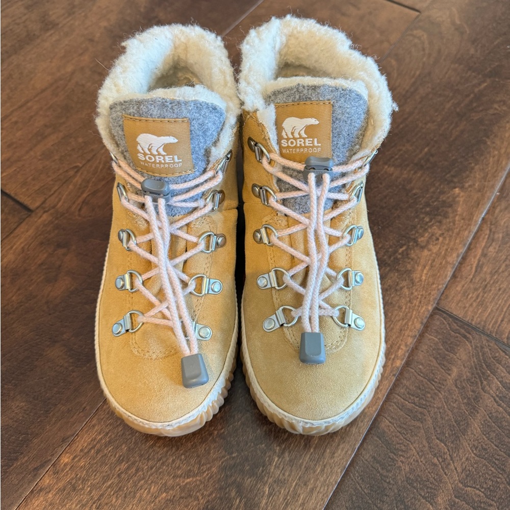 Sorel waterproof boot size 3